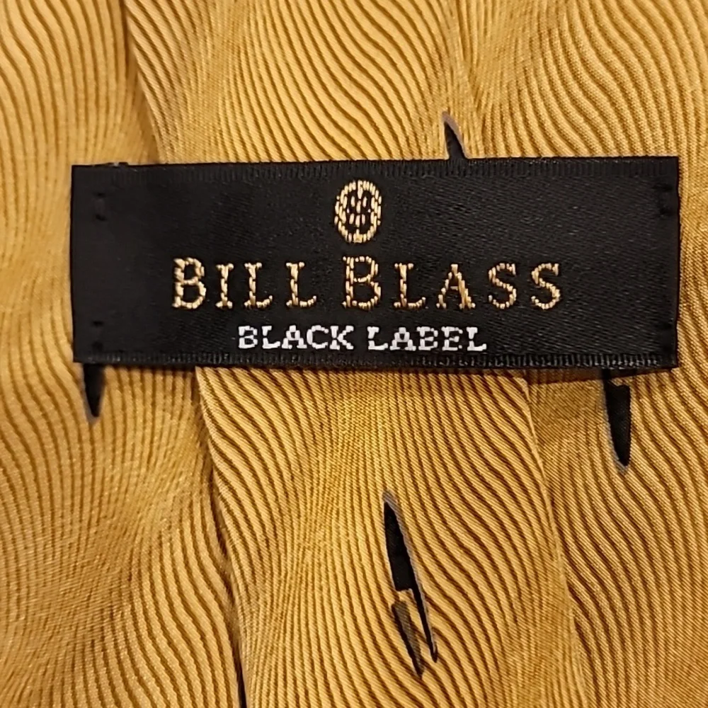 Bill Blass Black Label 100% Silk Soft Tie Gold Black 4